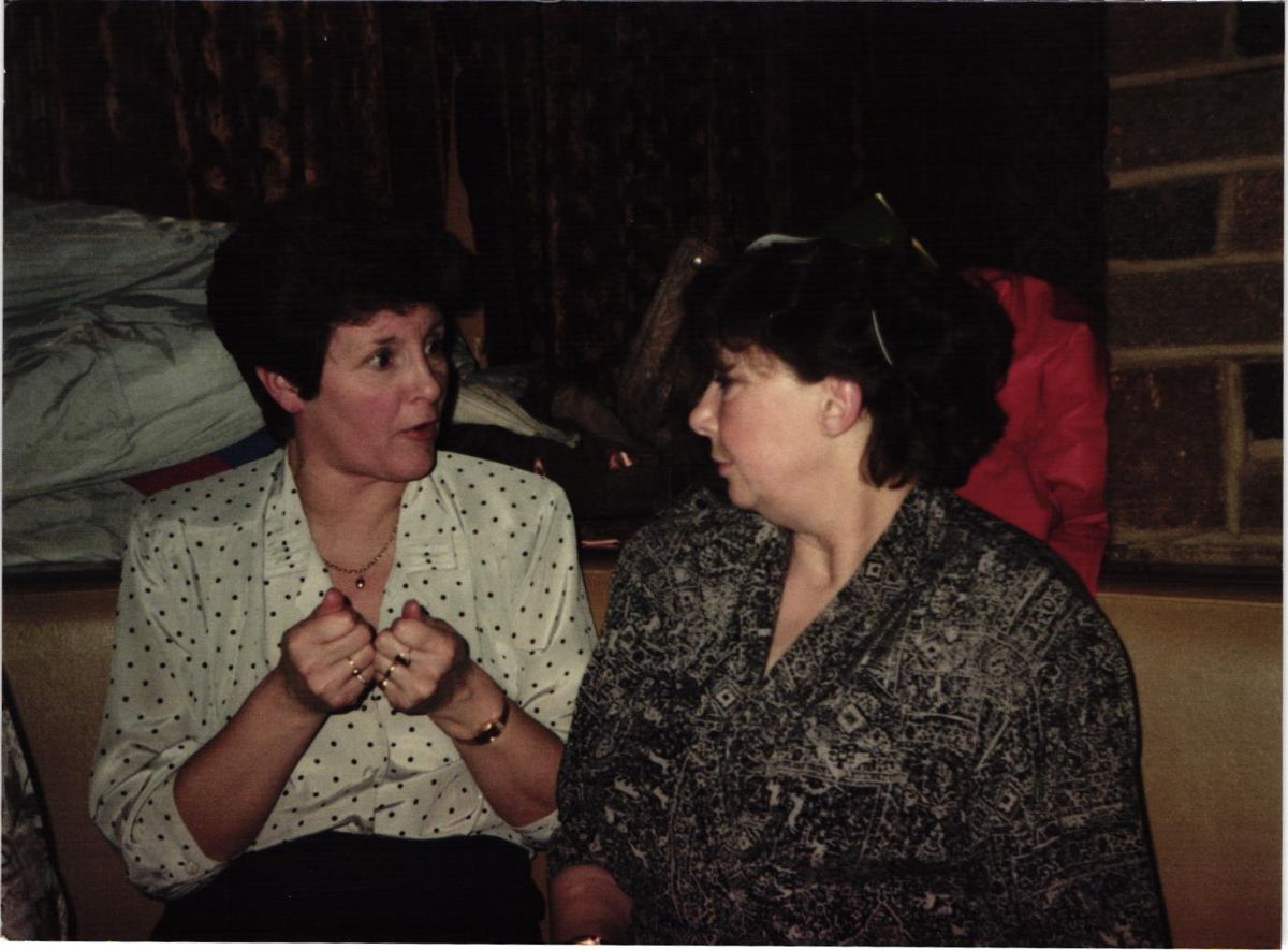 A good natter, around 1989